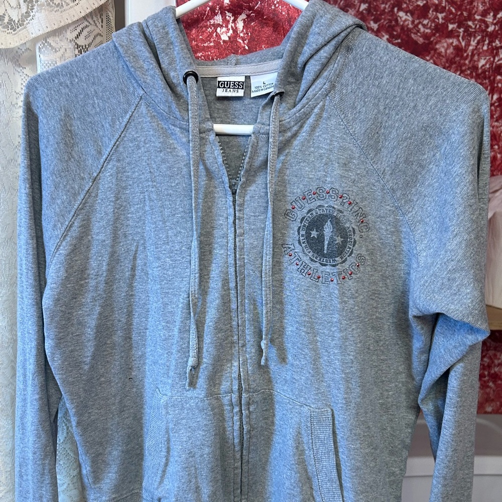 Junior/Women’s Guess ❓hoodie. Size L
